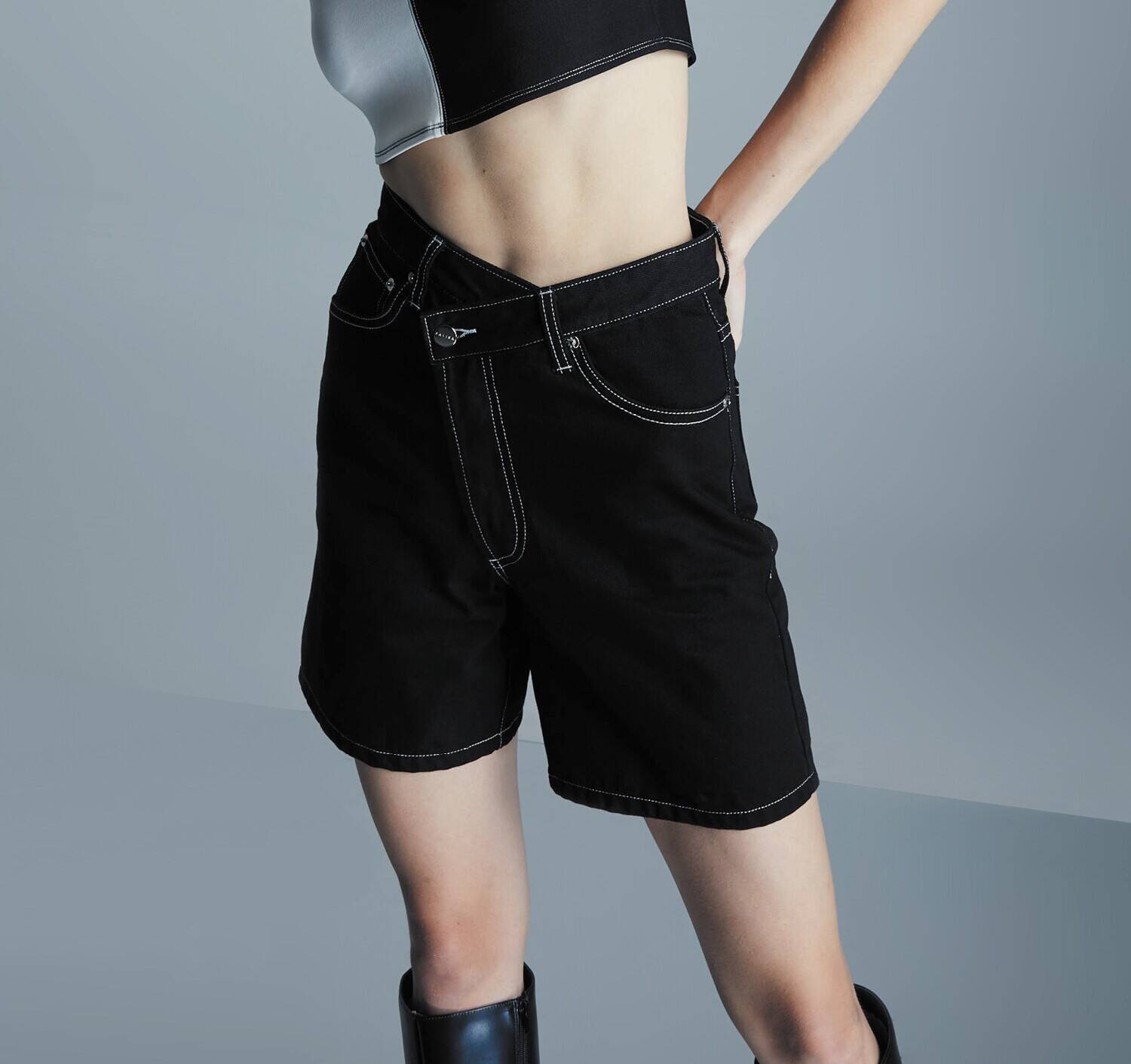 DENIM SHORTS OVERLAP High Waist Black