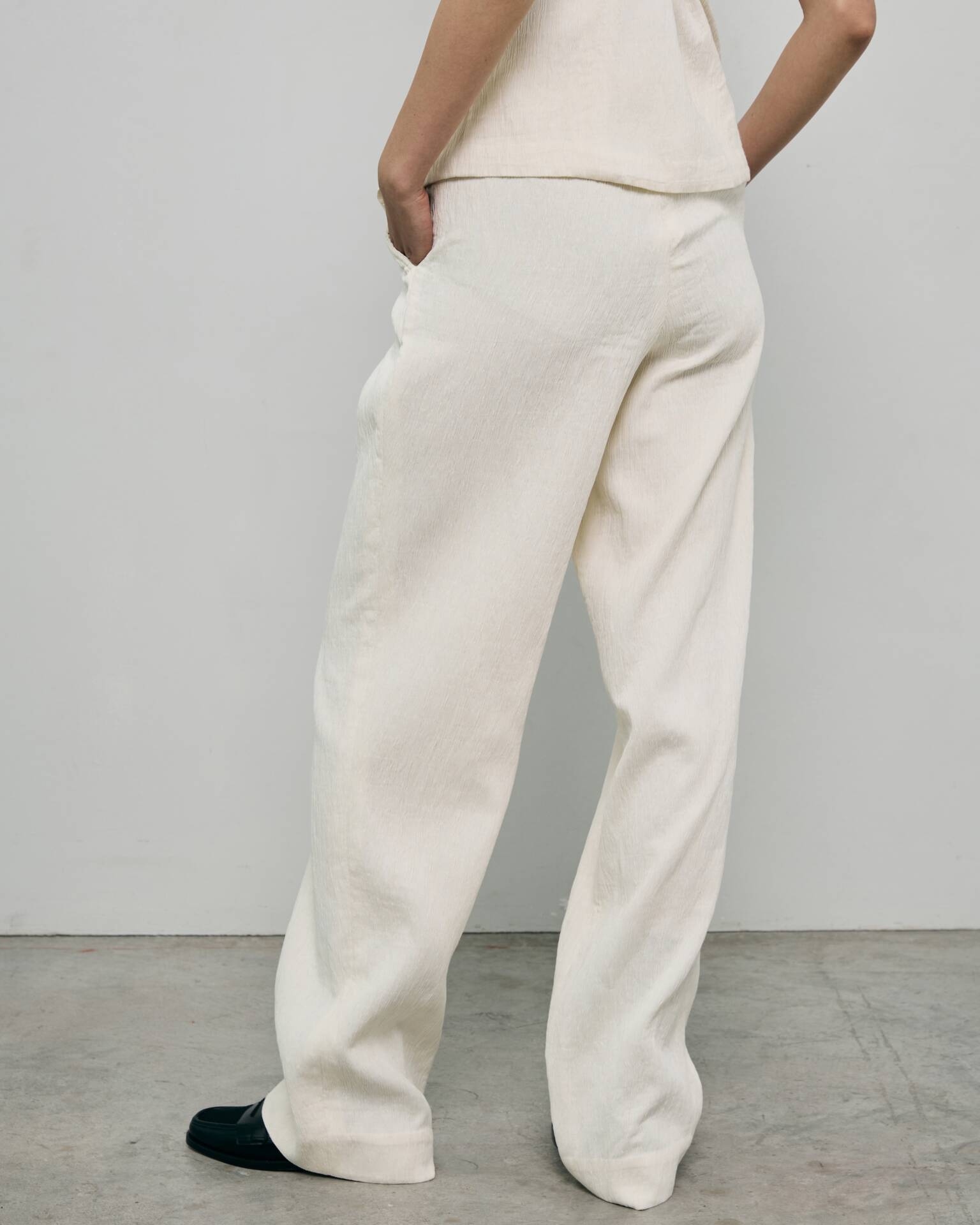 PANTS FW24 Irregular Pleat Mid-Rise Ivory
