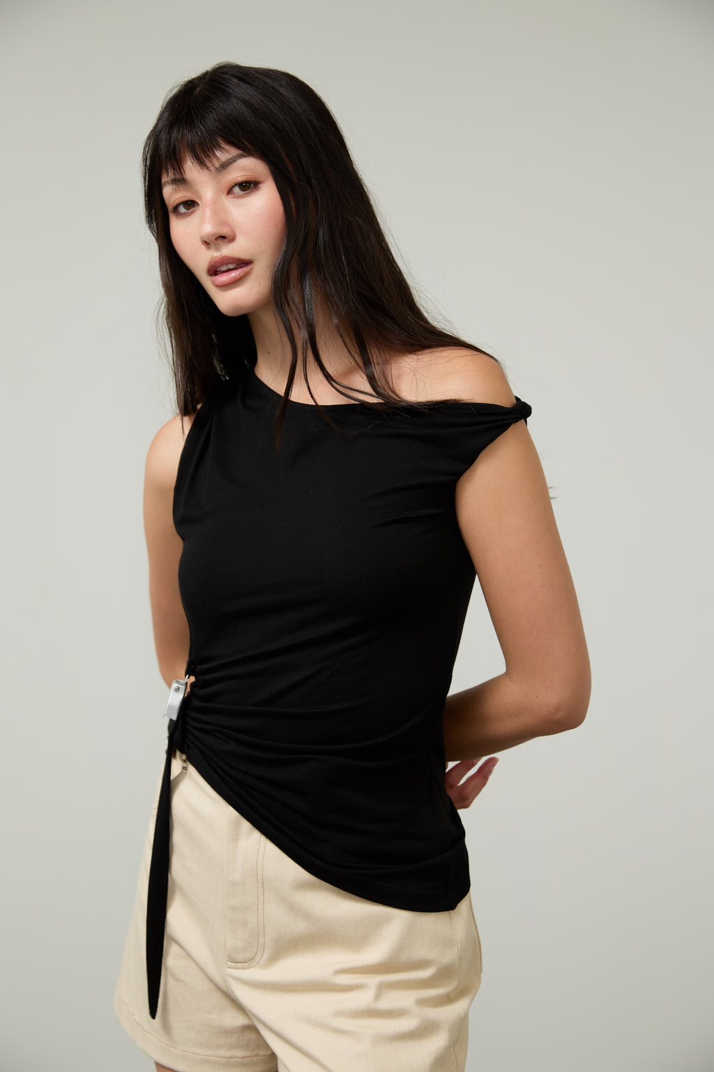 ONE-SHOULDER JERSEY SS26 BUCKLE