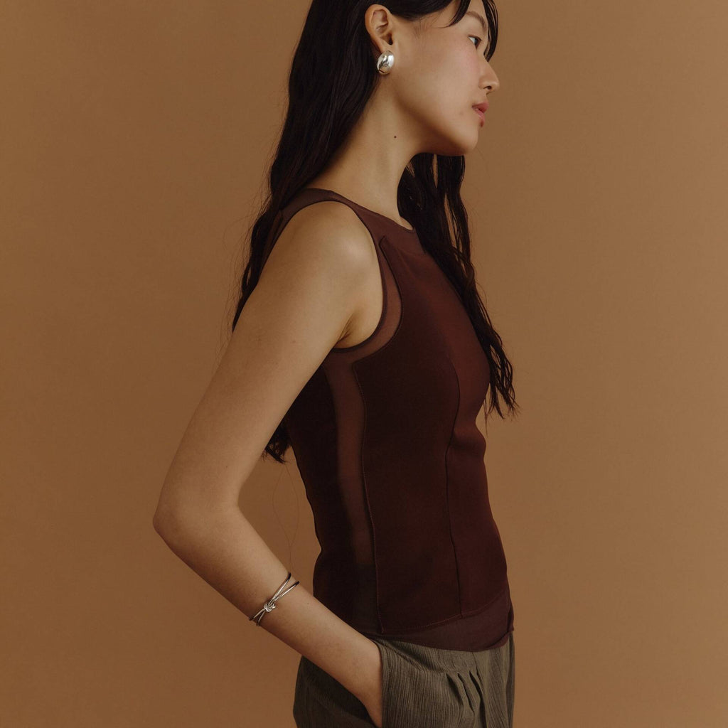 TILTED SLEEVELESS BLOUSE PF25