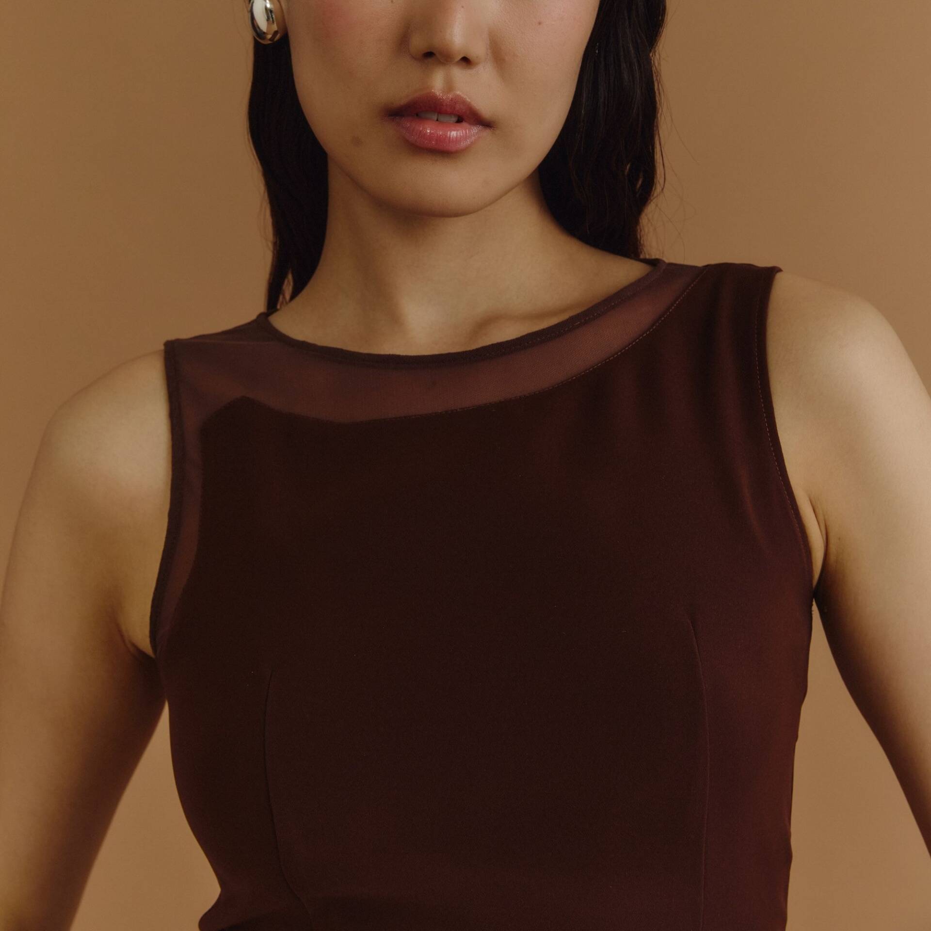 TILTED SLEEVELESS BLOUSE PF25