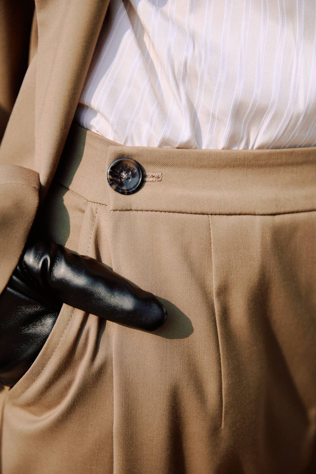 PANTS SS25 BUTTON Pleated (Adjustable Waist) Taupe Wool