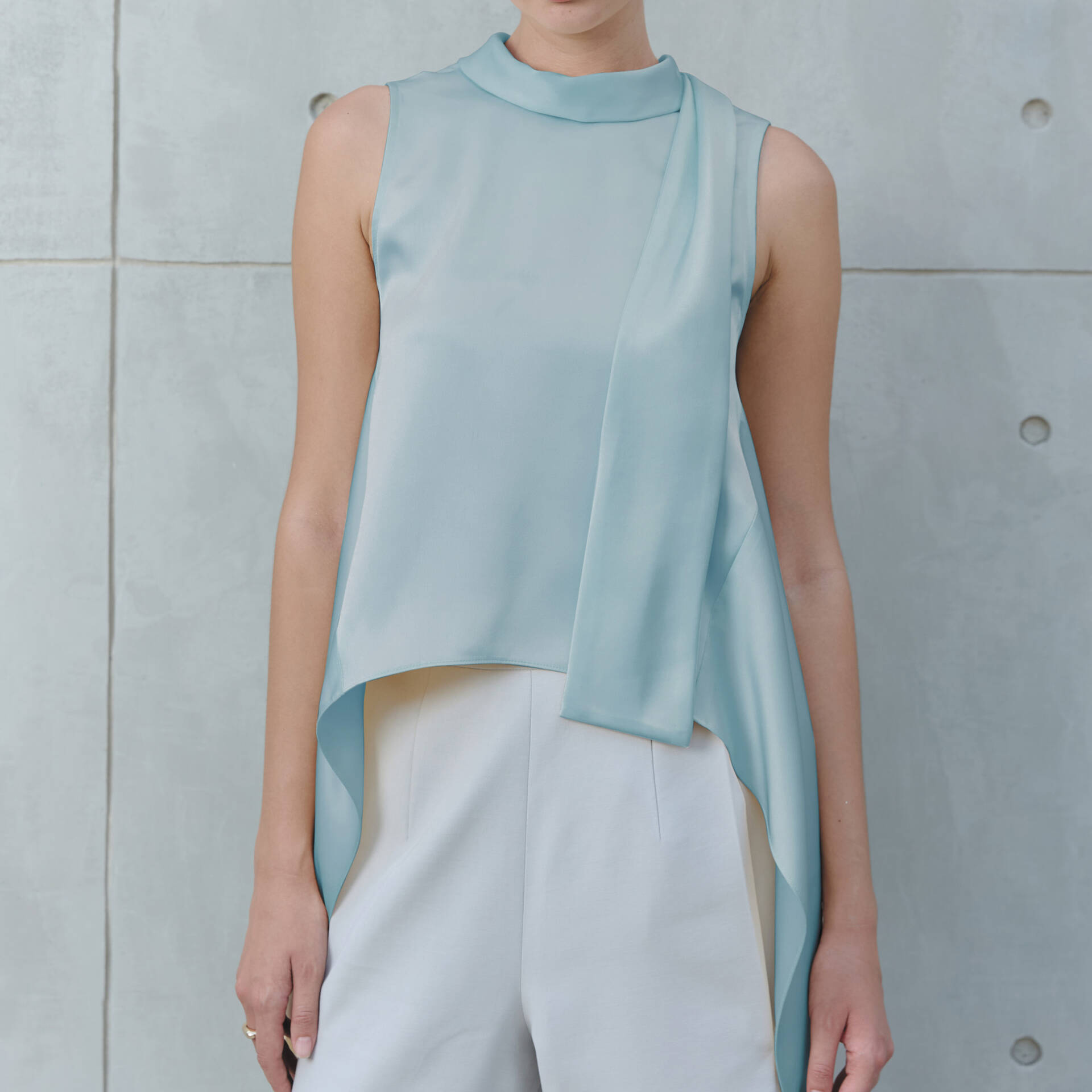COLLAR BUTTERFLY TOP (Strap hang at back/around the neck)