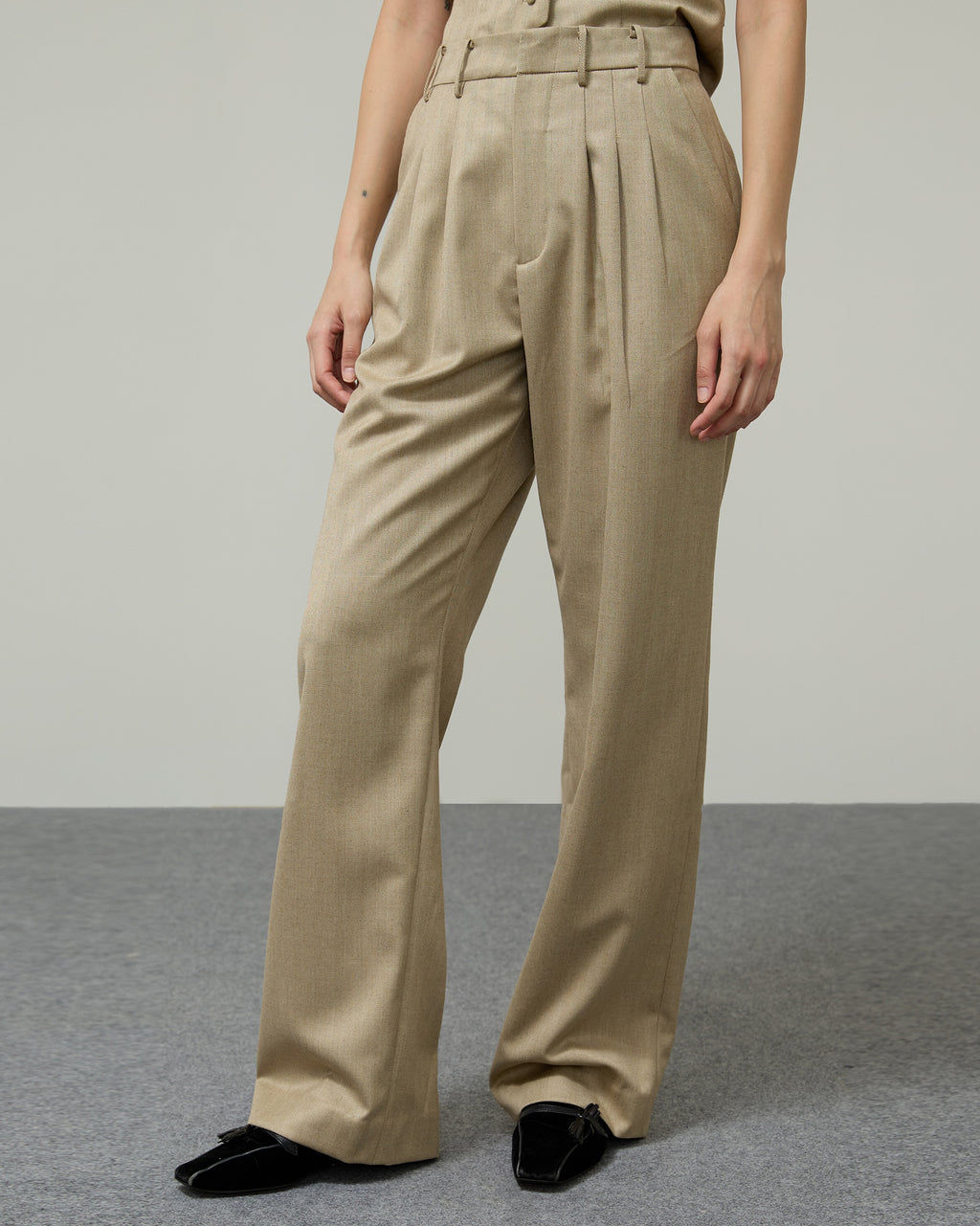 PANTS Mid-Rise Triple Pleat SS26