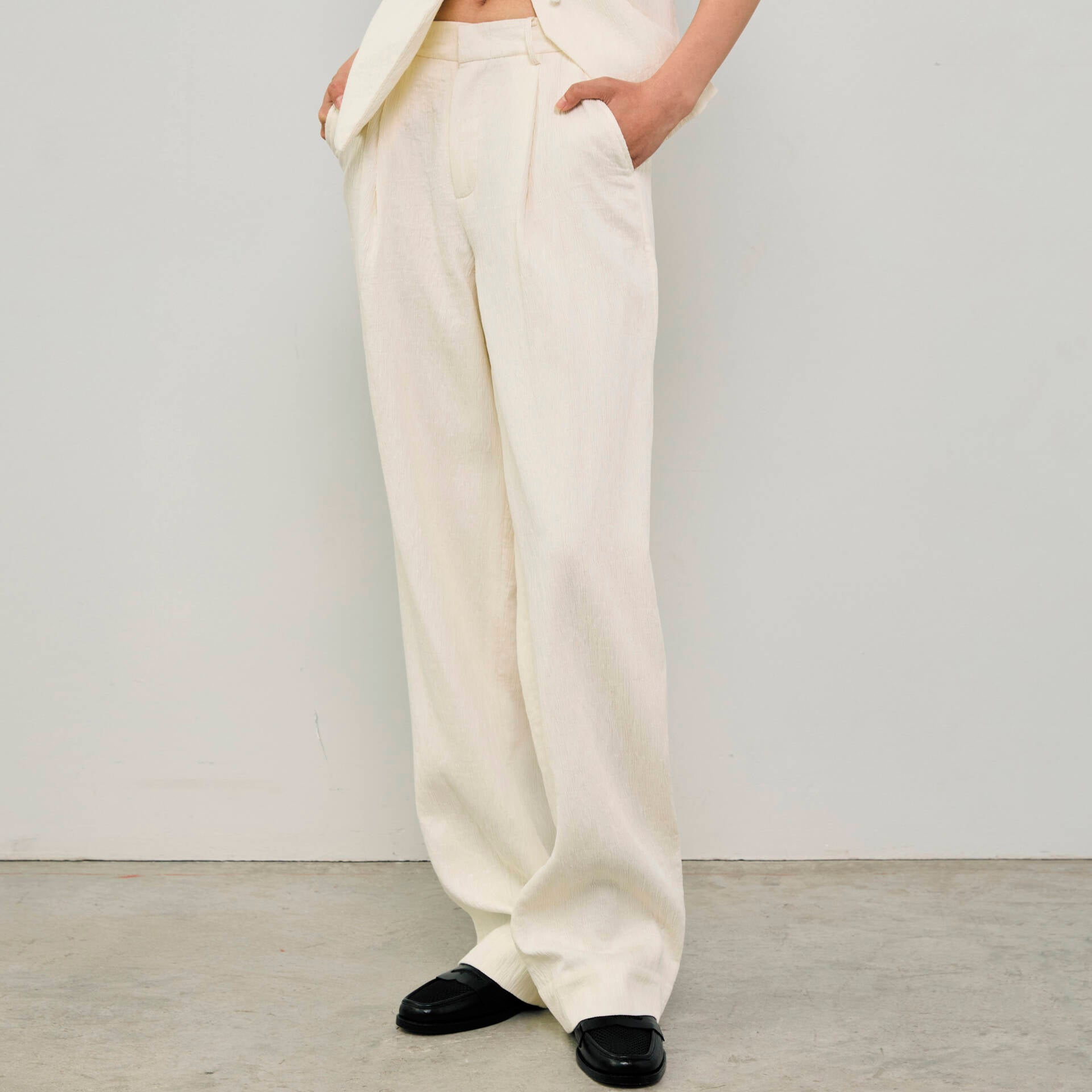 PANTS FW24 Irregular Pleat Mid-Rise Ivory