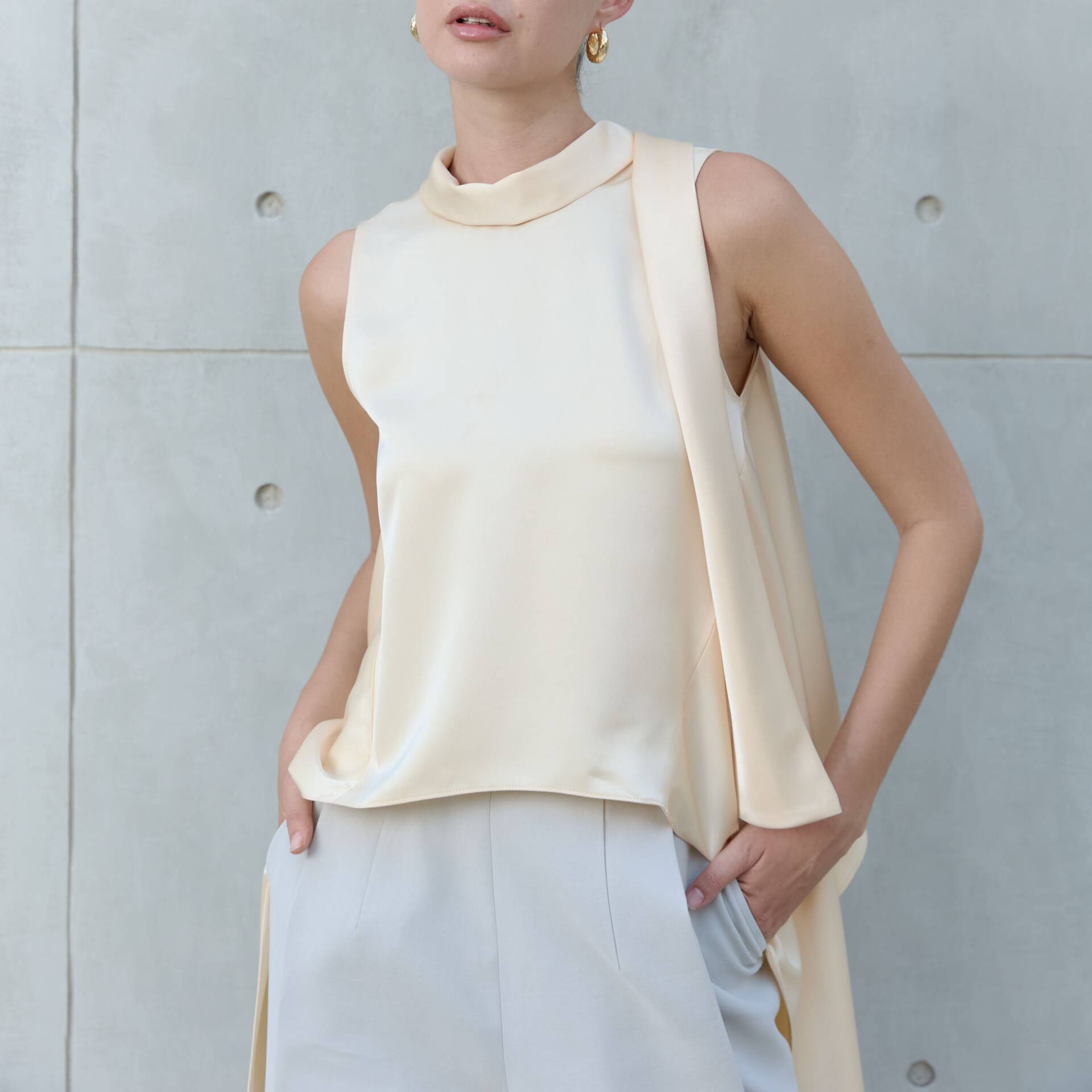 COLLAR BUTTERFLY TOP (Strap hang at back/around the neck)