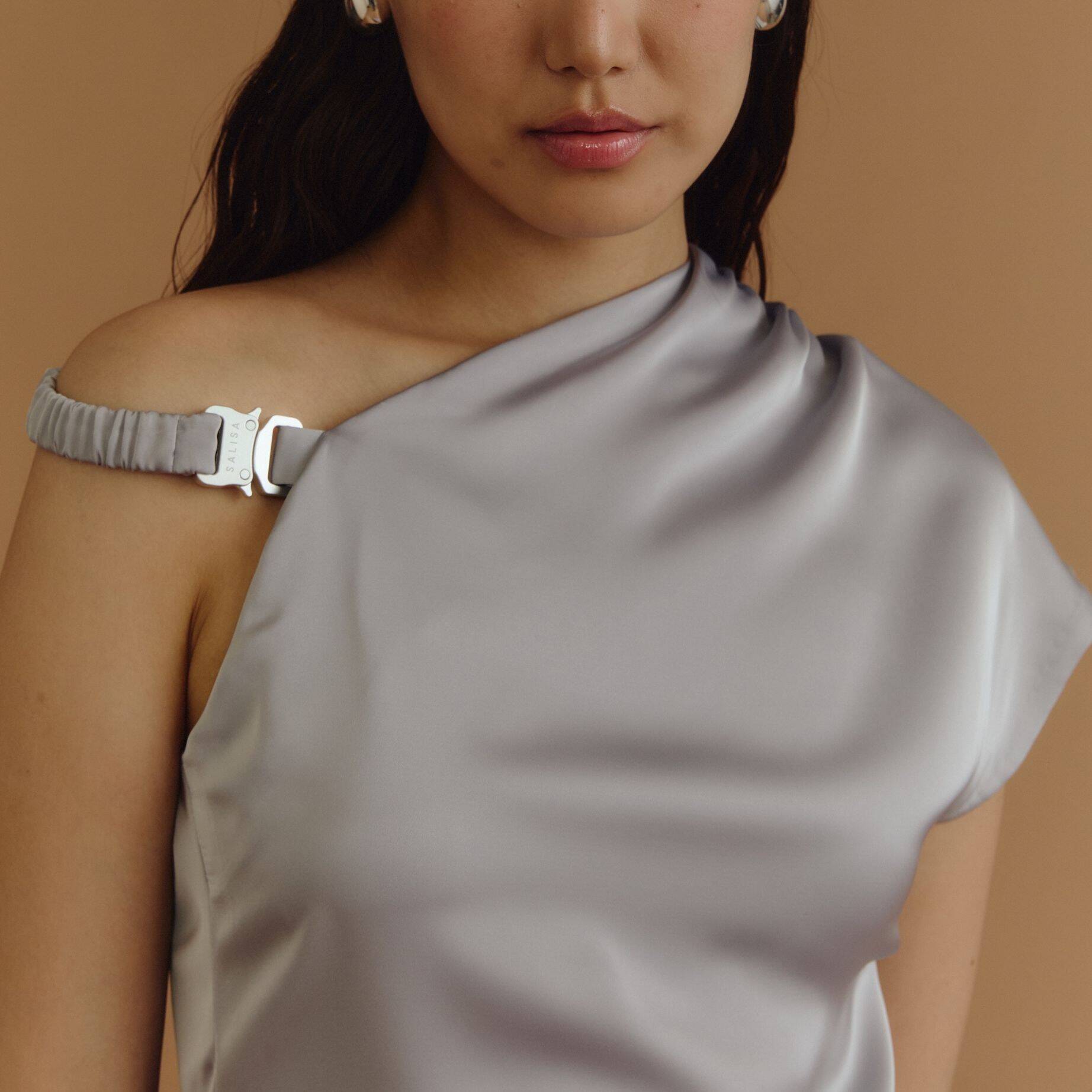 ONE-SHOULDER BUCKLE PF25 Satin