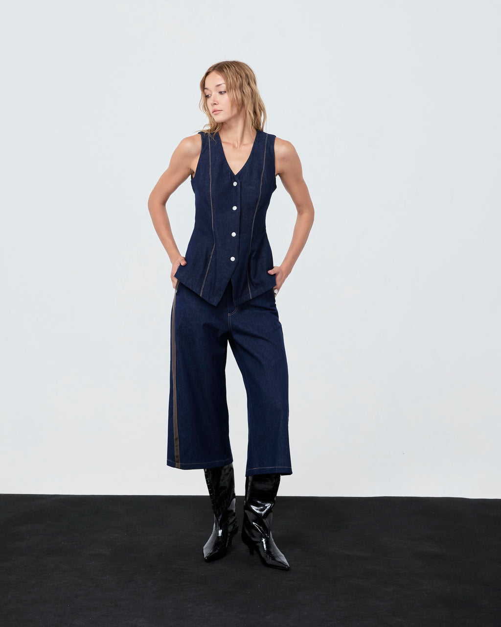 BAGGY CAPRI FW25 Dark Denim (Mid-Rise