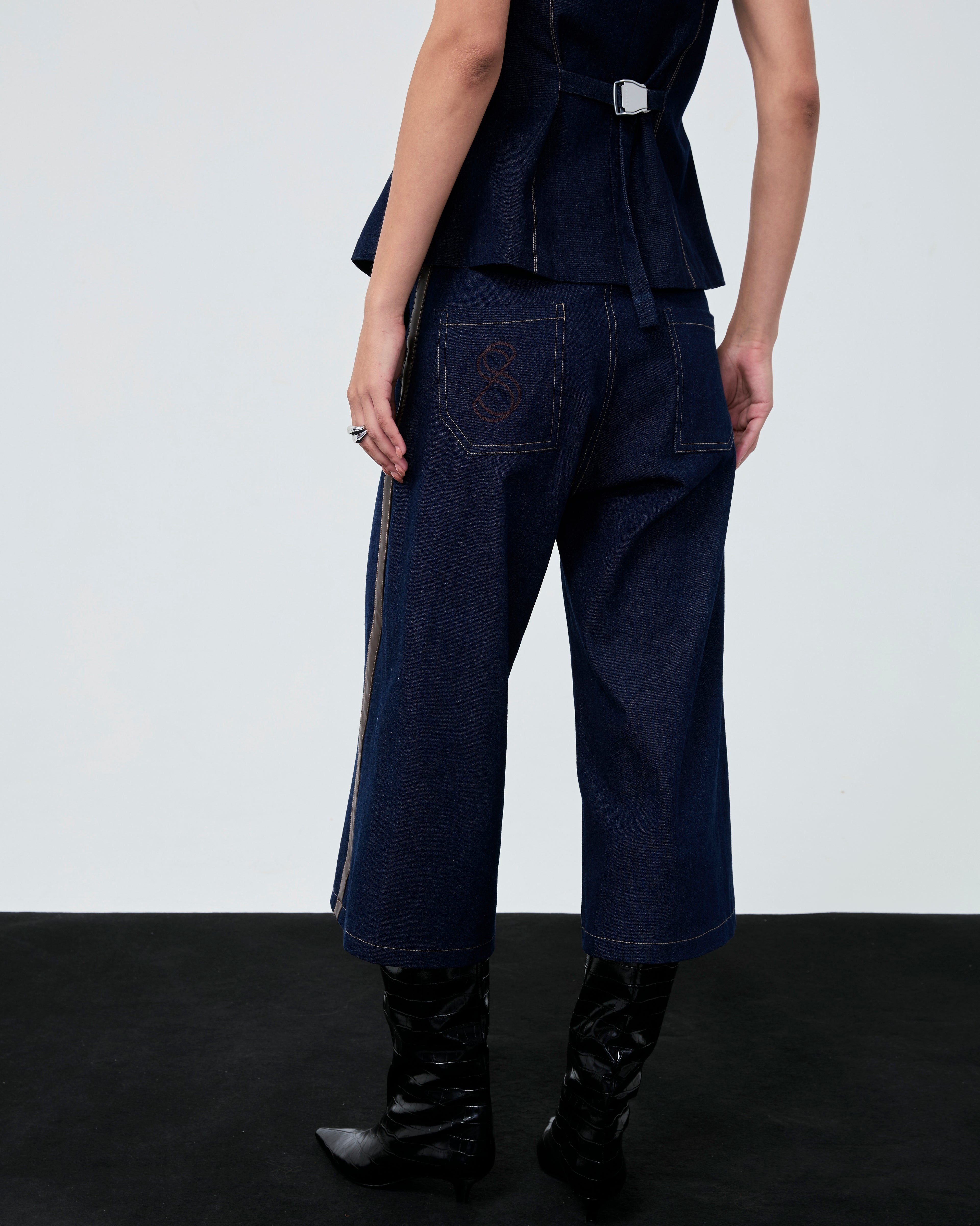 BAGGY CAPRI FW25 Dark Denim (Mid-Rise