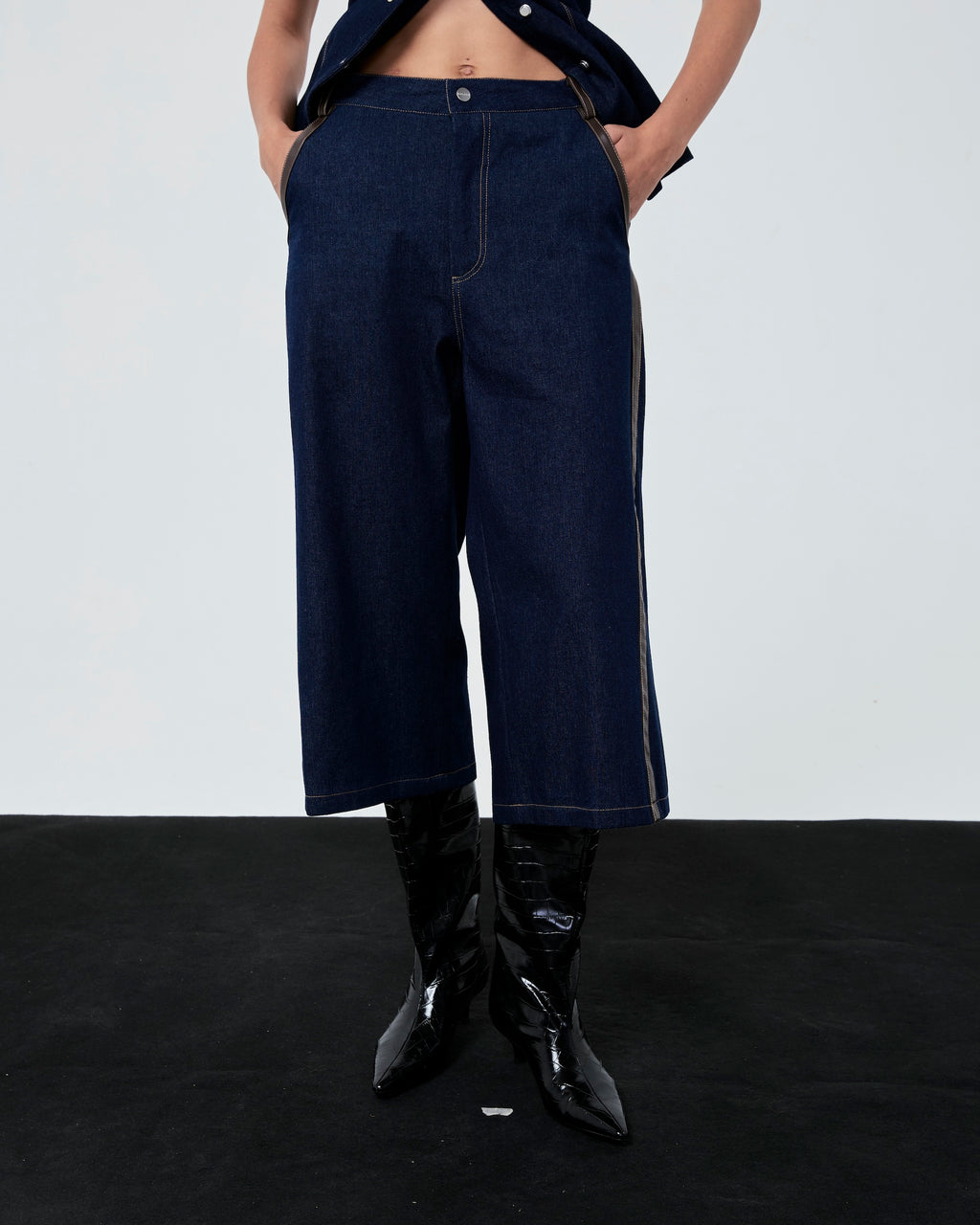 BAGGY CAPRI FW25 Dark Denim (Mid-Rise