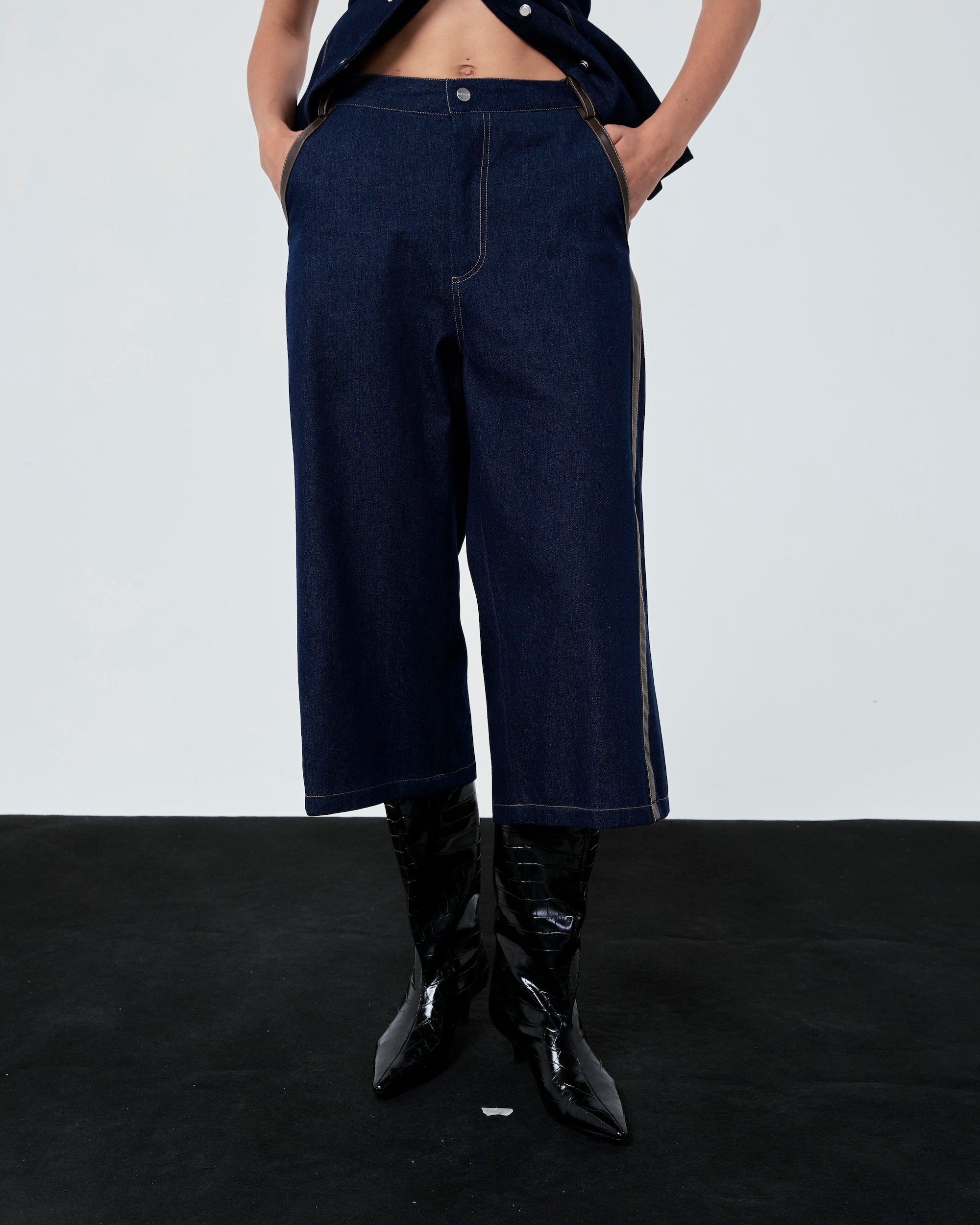 BAGGY CAPRI FW25 Dark Denim (Mid-Rise