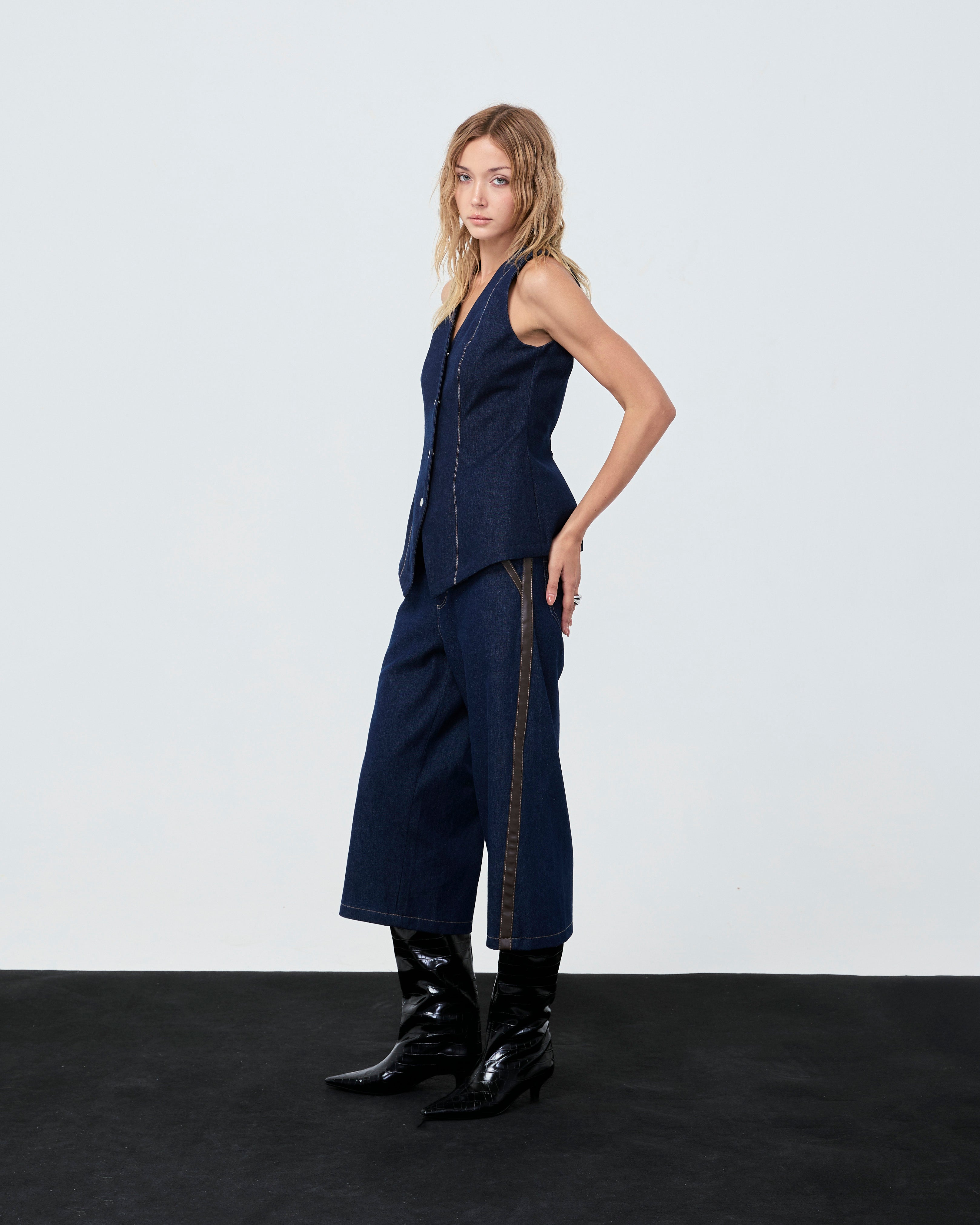 BAGGY CAPRI FW25 Dark Denim (Mid-Rise
