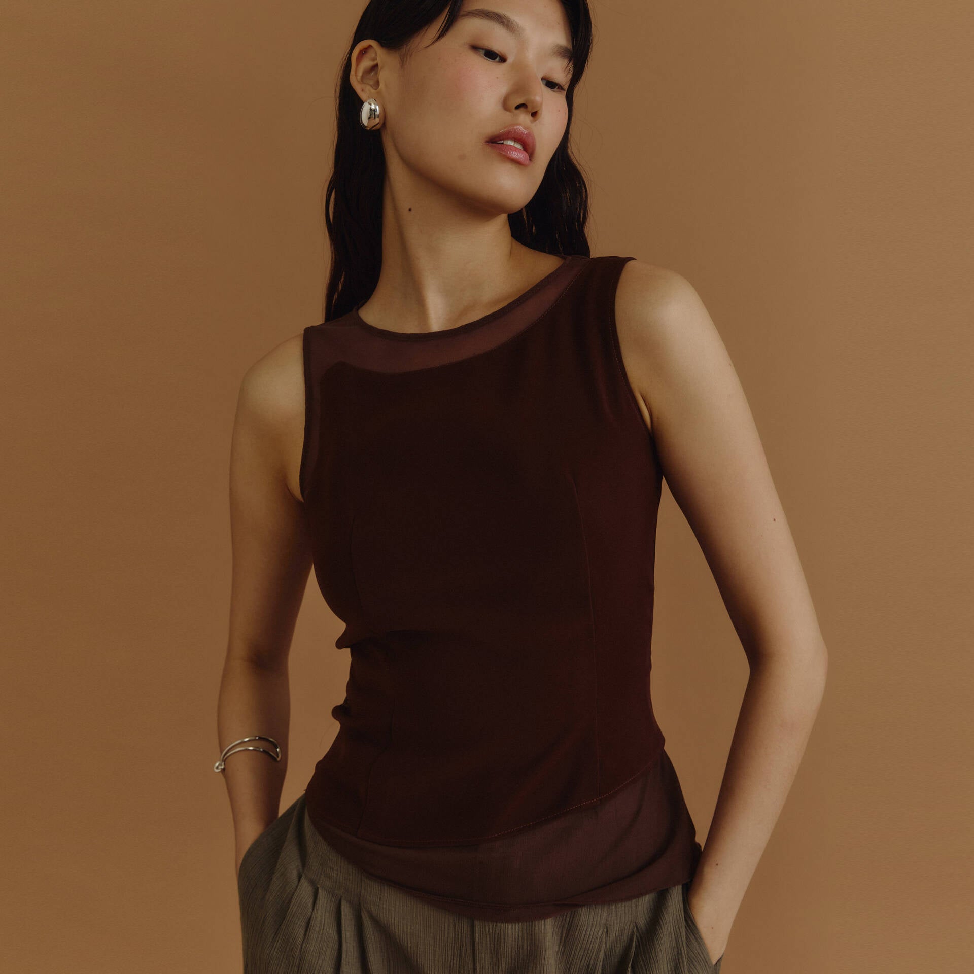 TILTED SLEEVELESS BLOUSE PF25