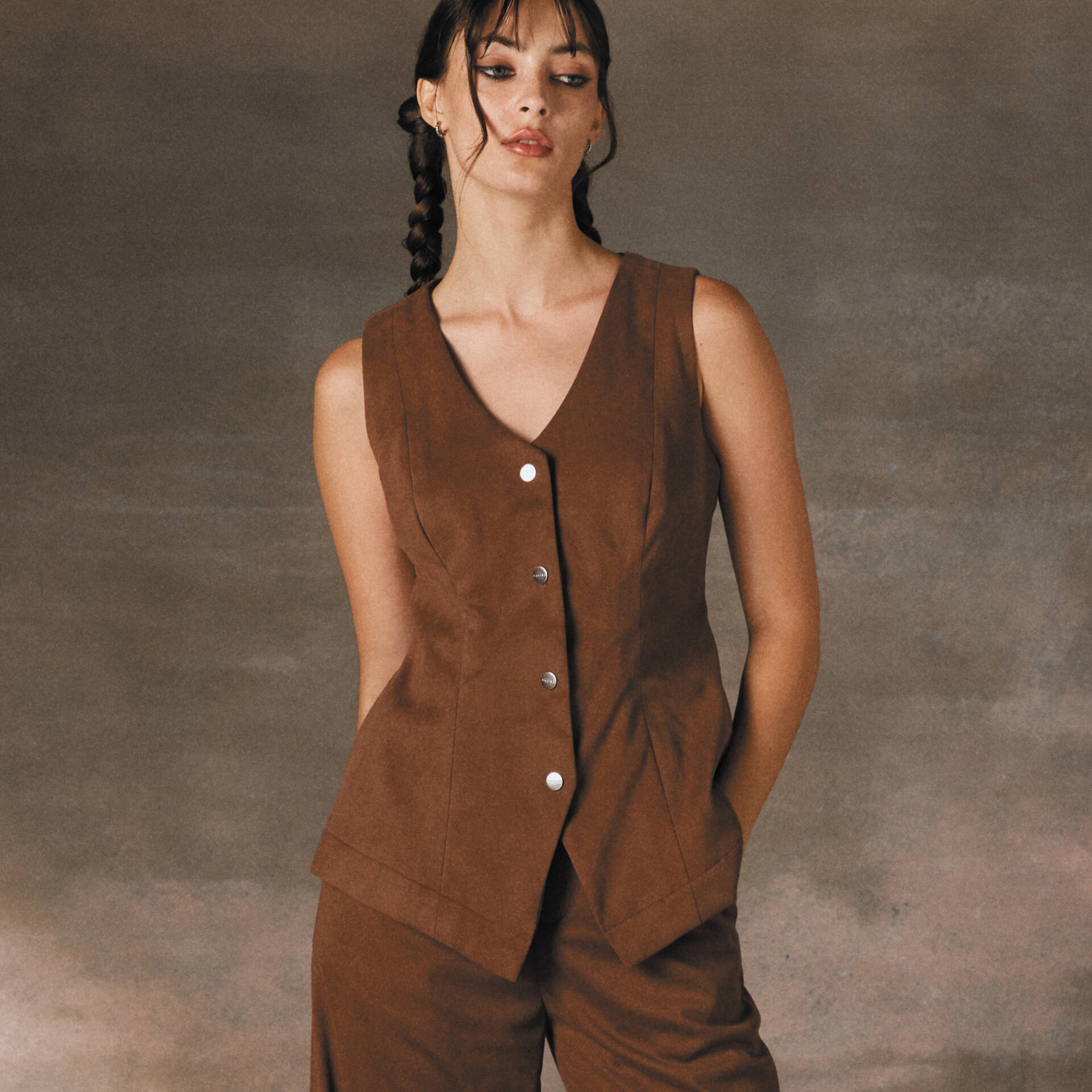 VEST PF24 Suede Brown
