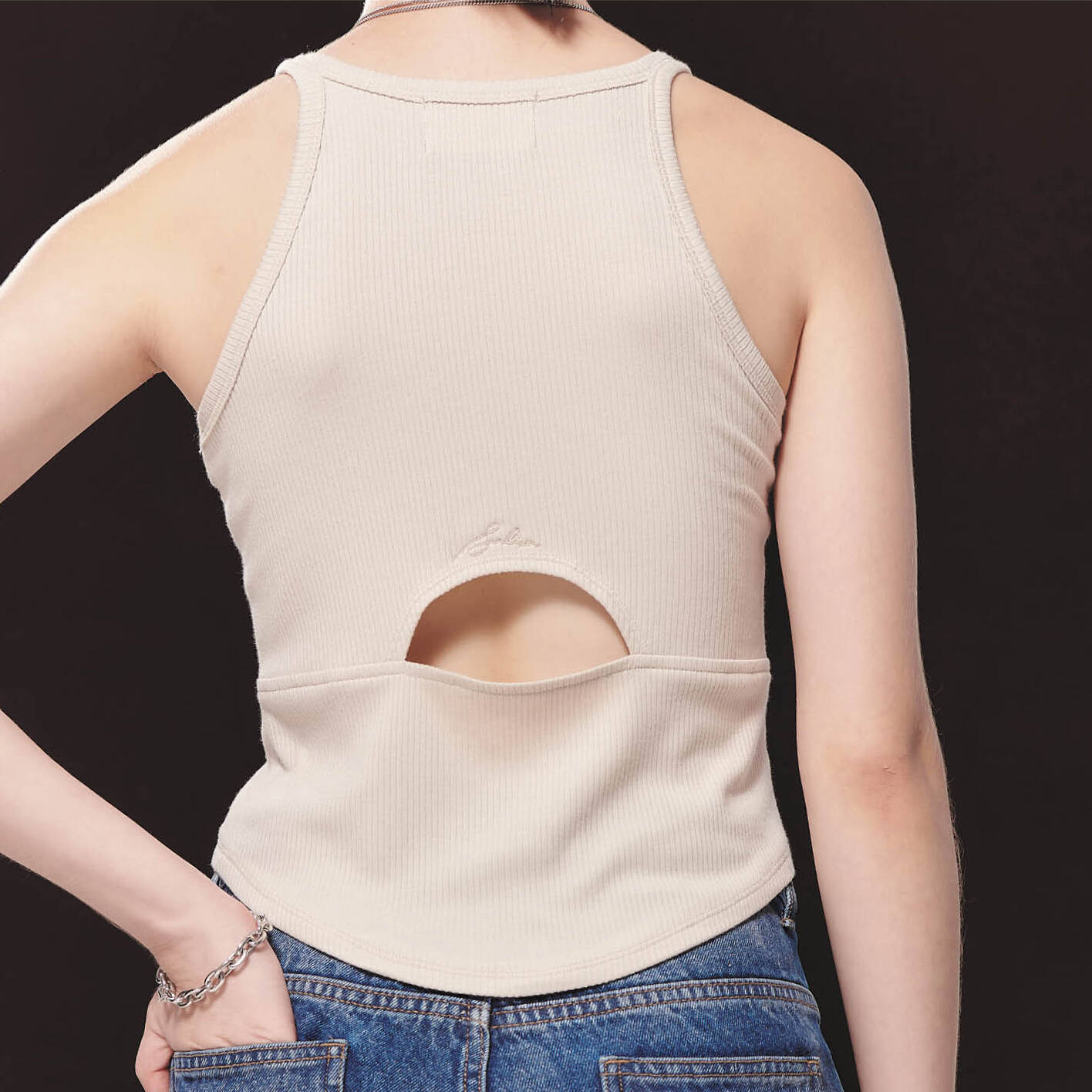 TANK Curve Crop Top Almond Milk